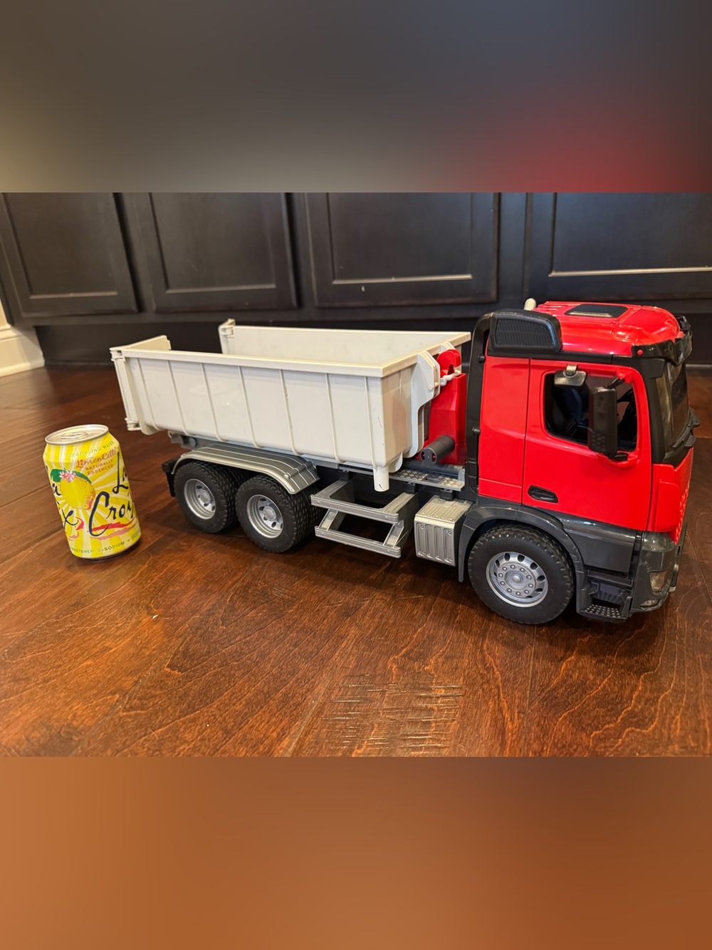 Bruder 03767 *MAN TGS Truck w/Roll-Off-Container